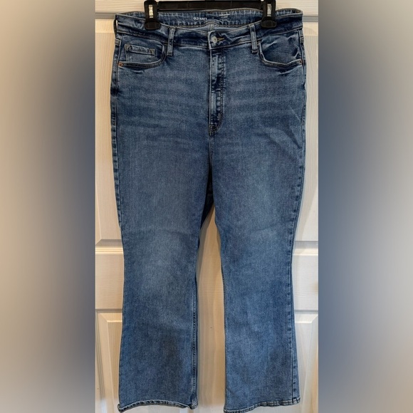 Old Navy Higher High-Rise Flare Jeans stretch Smooth Pockets Women's Size 14 - Picture 1 of 7